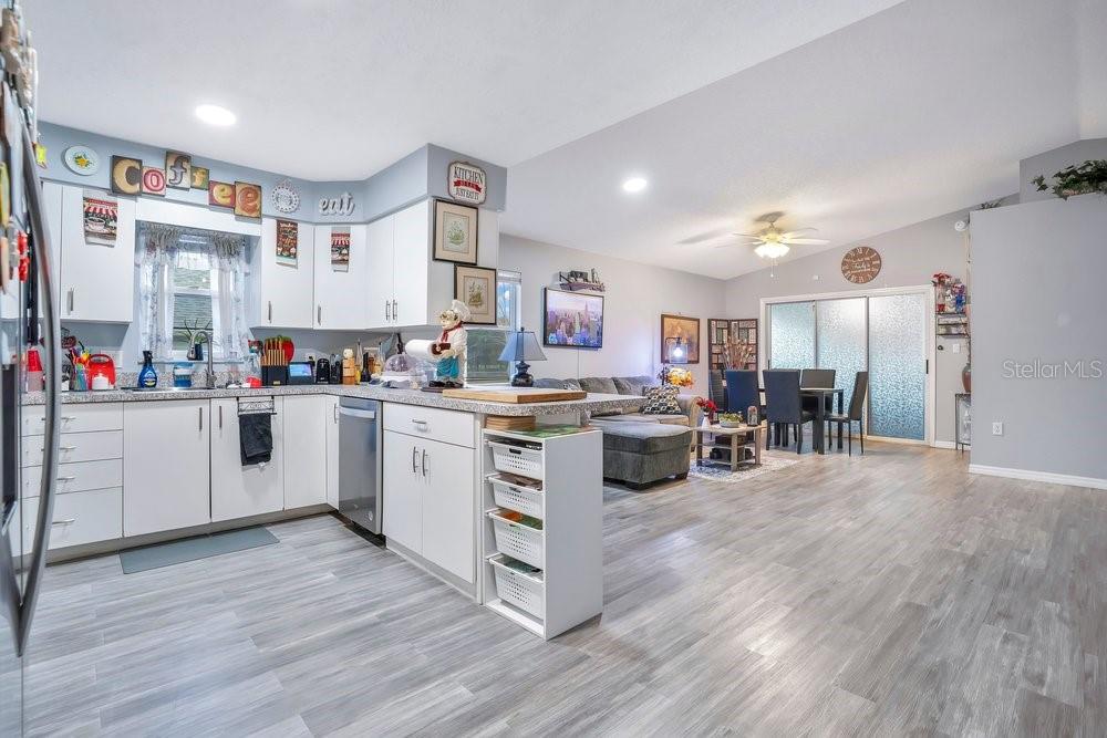 LAKESIDE AT BASS LAKE - Residential