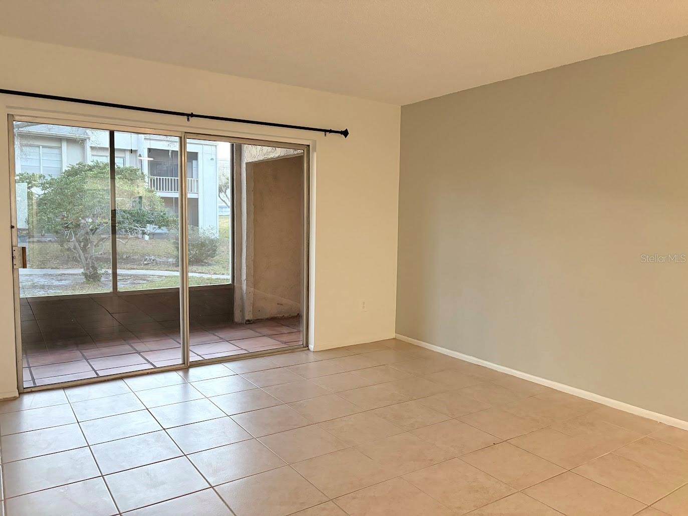 COACHMAN CREEK CONDO - Residential Lease