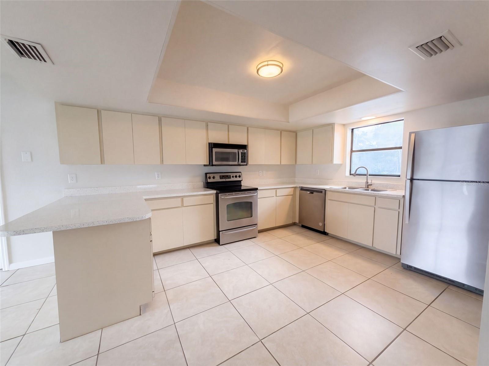 8022 TIMBER LAKE LANE, SARASOTA, FL, 34243 1 8022 TIMBER LAKE LANE