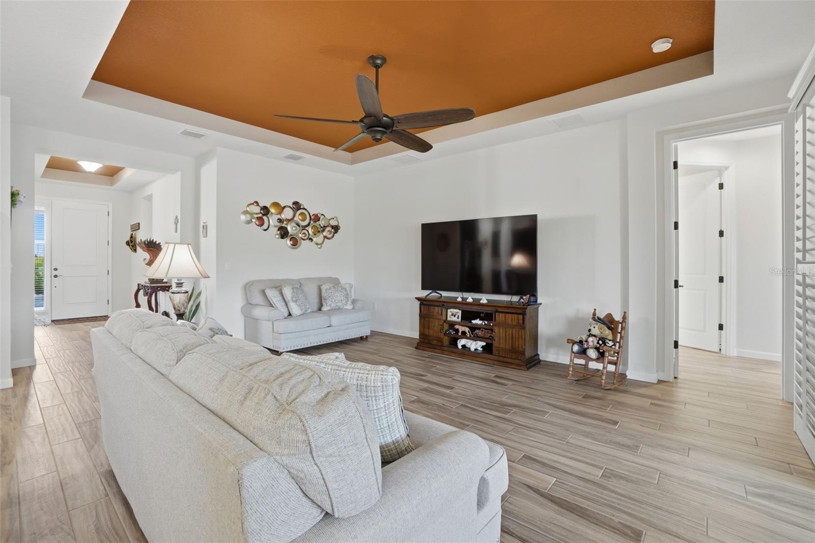 1102 VICTORIA HILLS DRIVE S