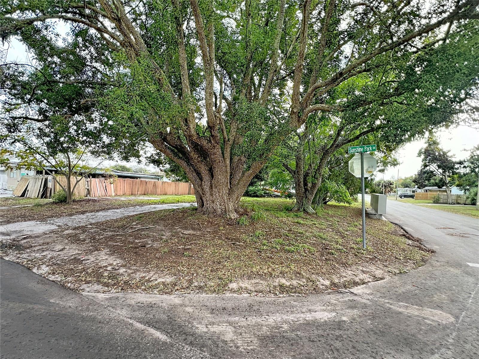 SUNSHINE PARK - Land