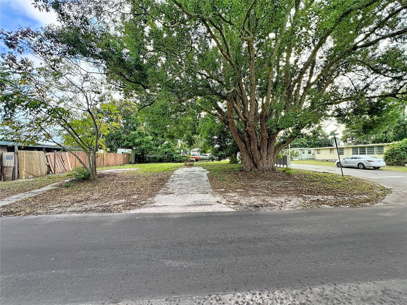 SUNSHINE PARK - Land