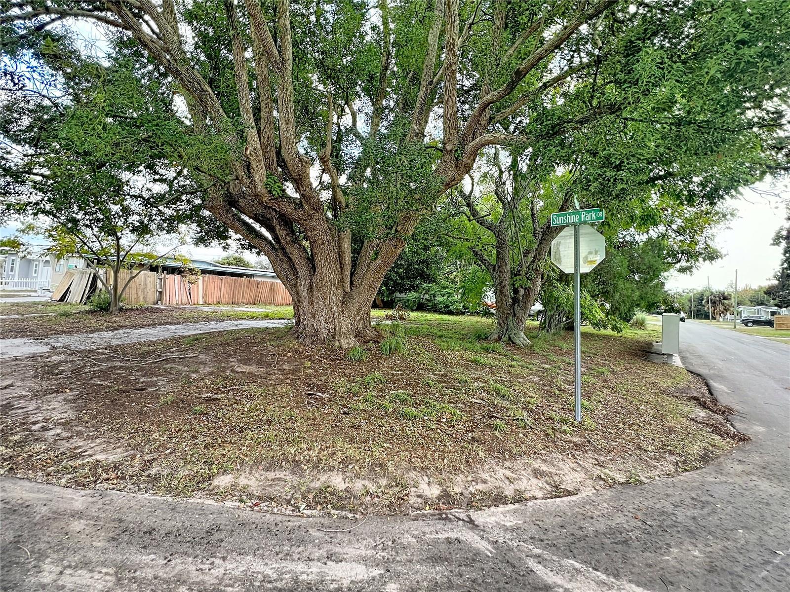 SUNSHINE PARK - Land