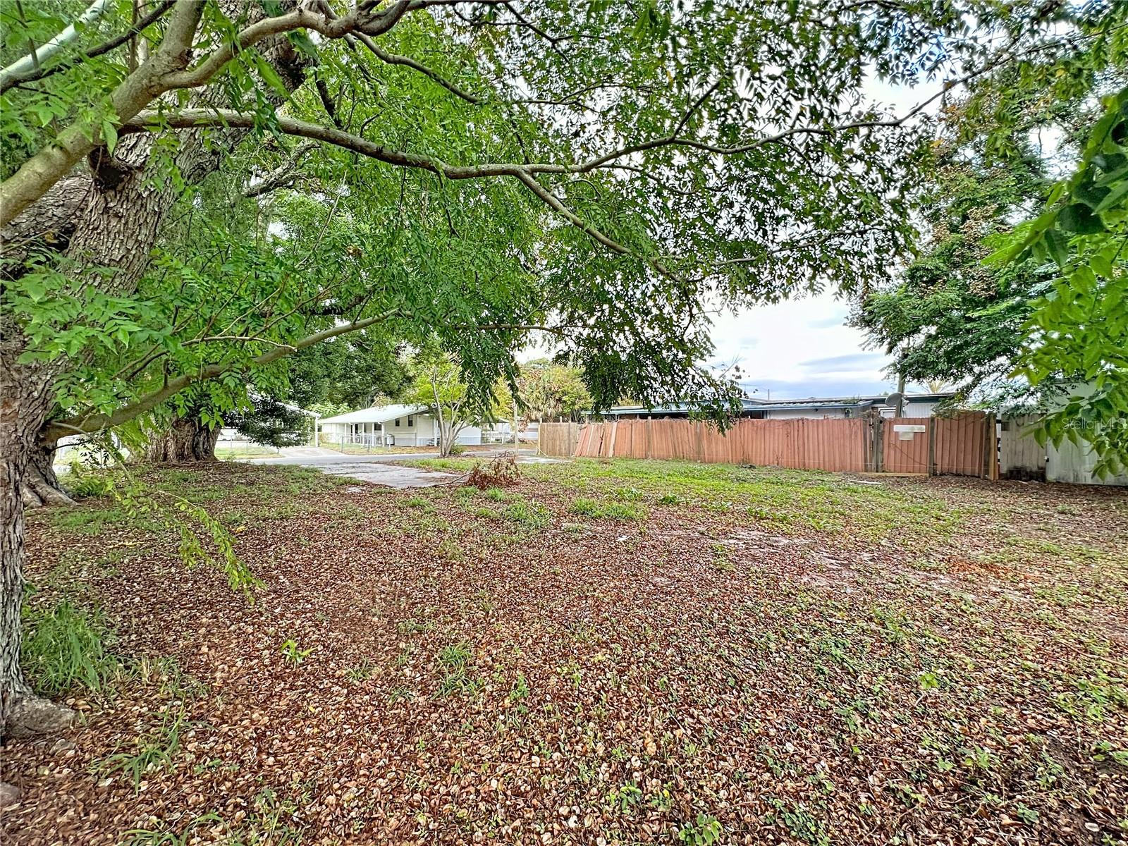 SUNSHINE PARK - Land