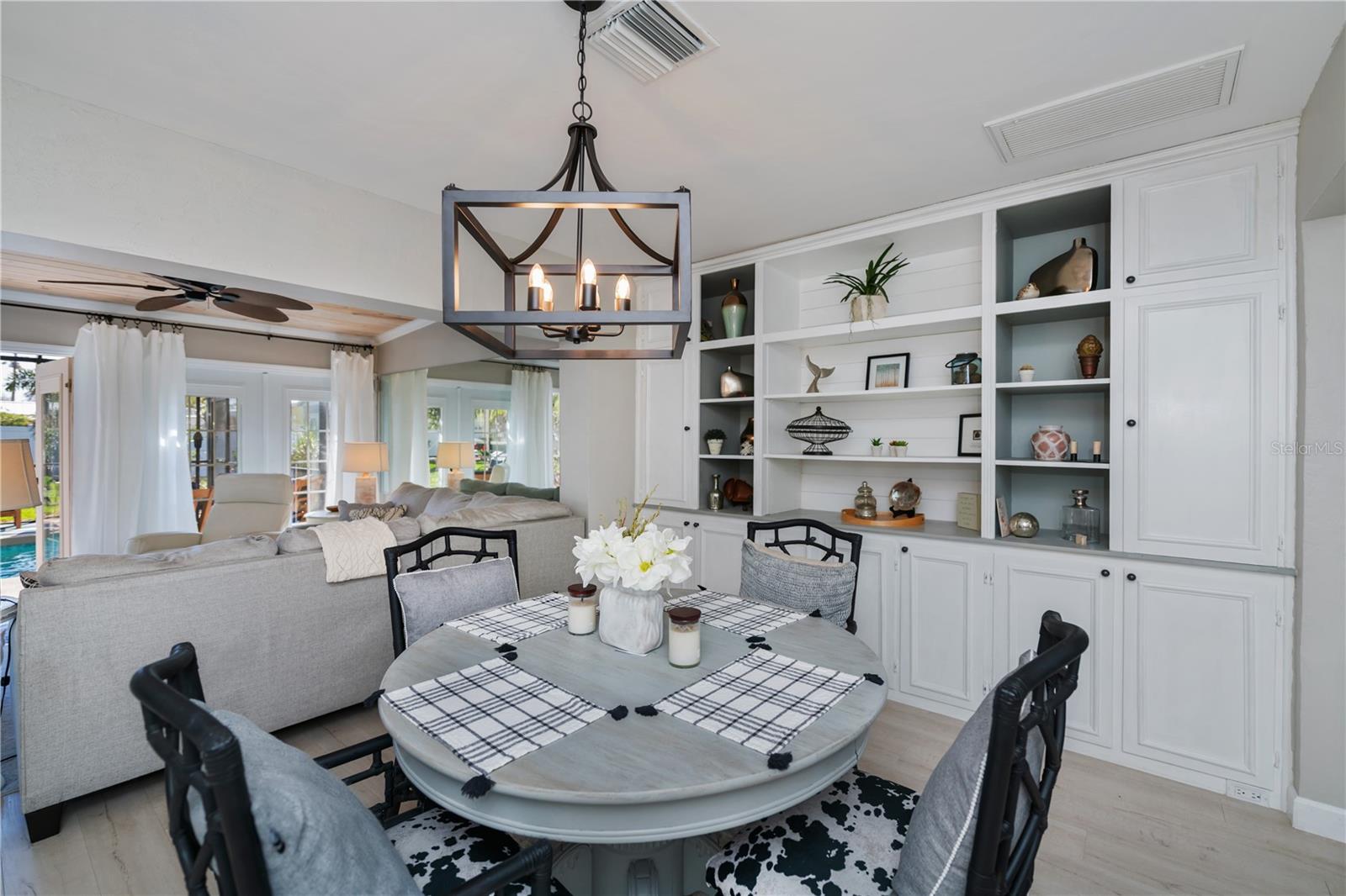 SOUTH VENEZIA PARK SEC OF VENICE - Residential