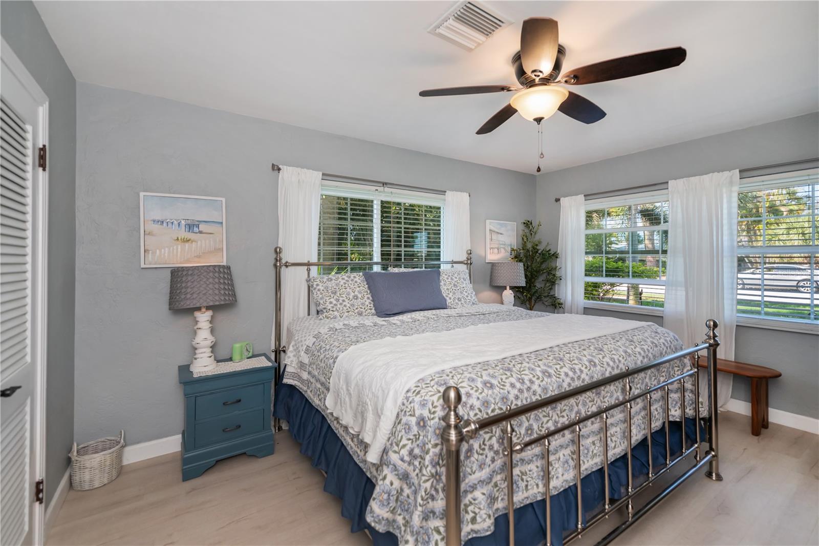 SOUTH VENEZIA PARK SEC OF VENICE - Residential