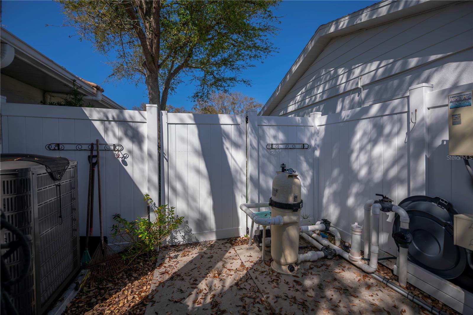 SOUTH VENEZIA PARK SEC OF VENICE - Residential