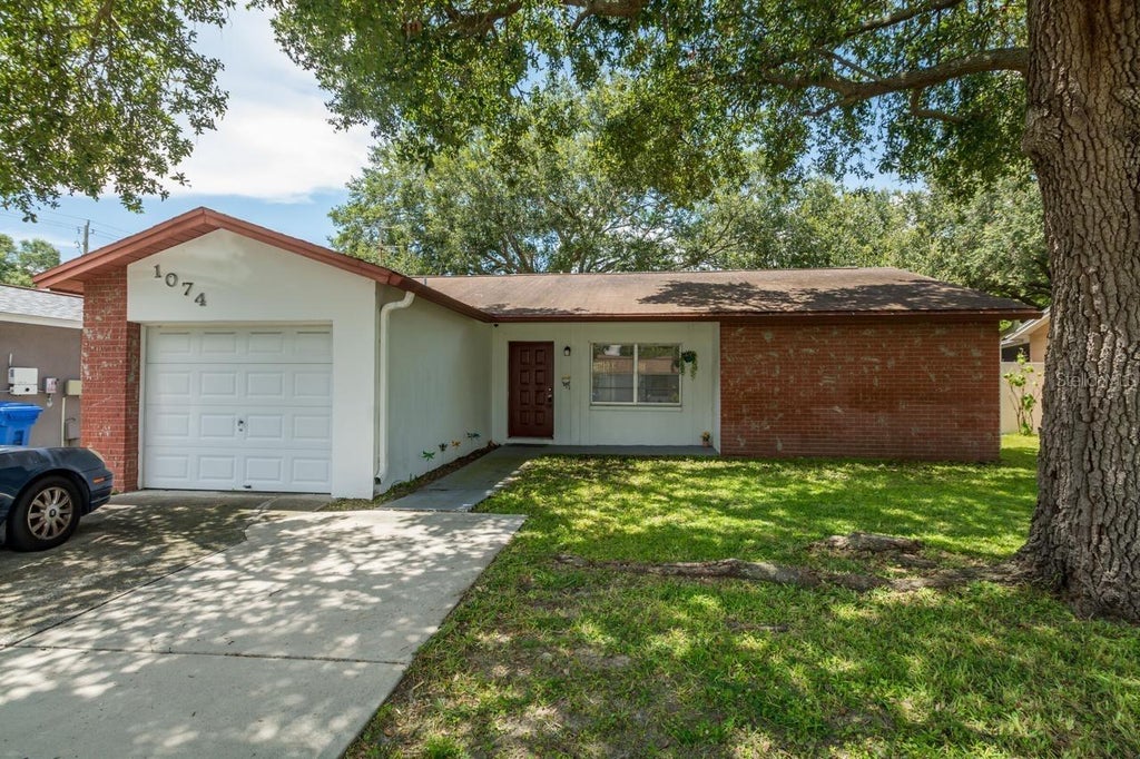 Photo of 1074 Bridlewood Way, Brandon, FL 33511 (MLS # TB8544600)