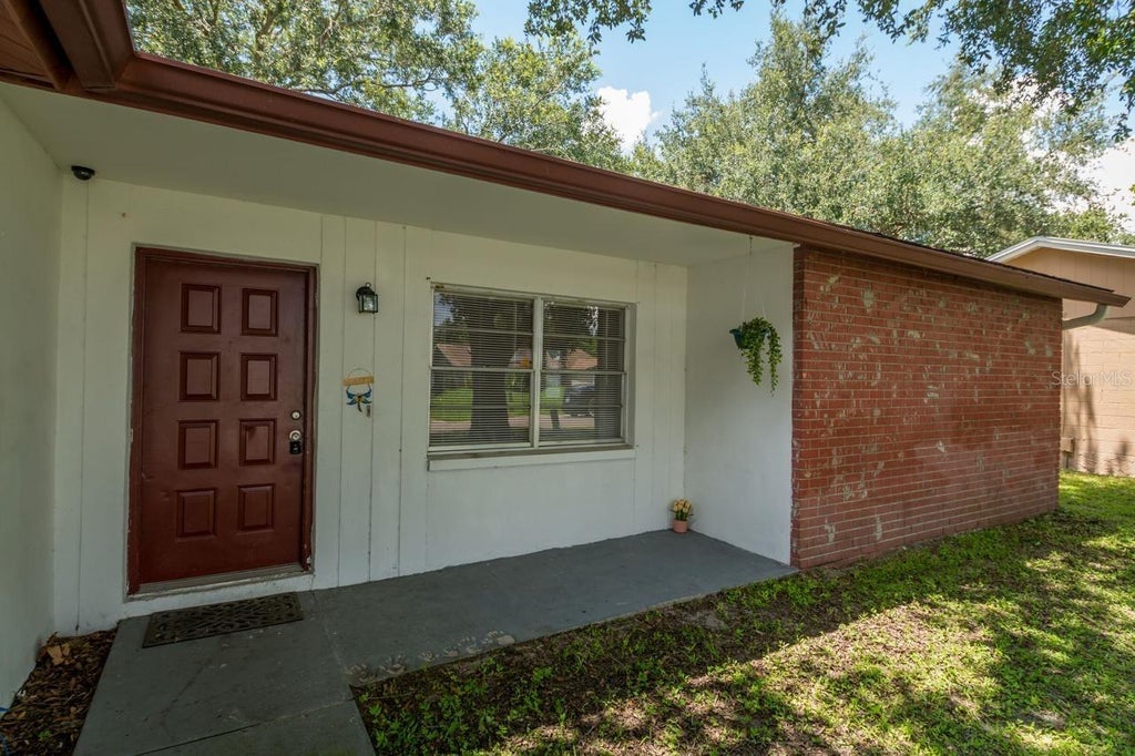Photo of 1074 Bridlewood Way, Brandon, FL 33511 (MLS # TB8544600)