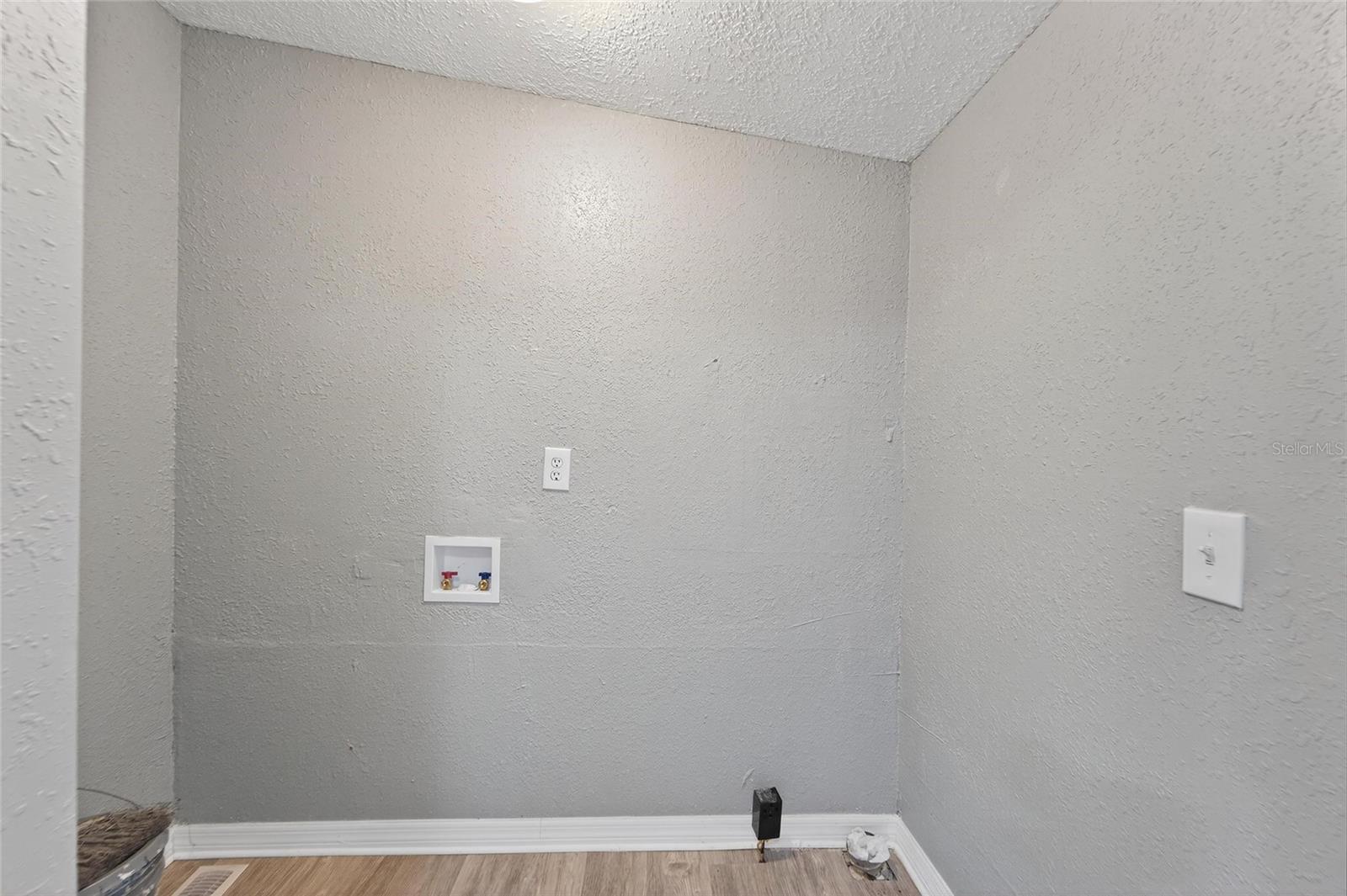 ZEPHYRHILLS COLONY CO - Residential Lease