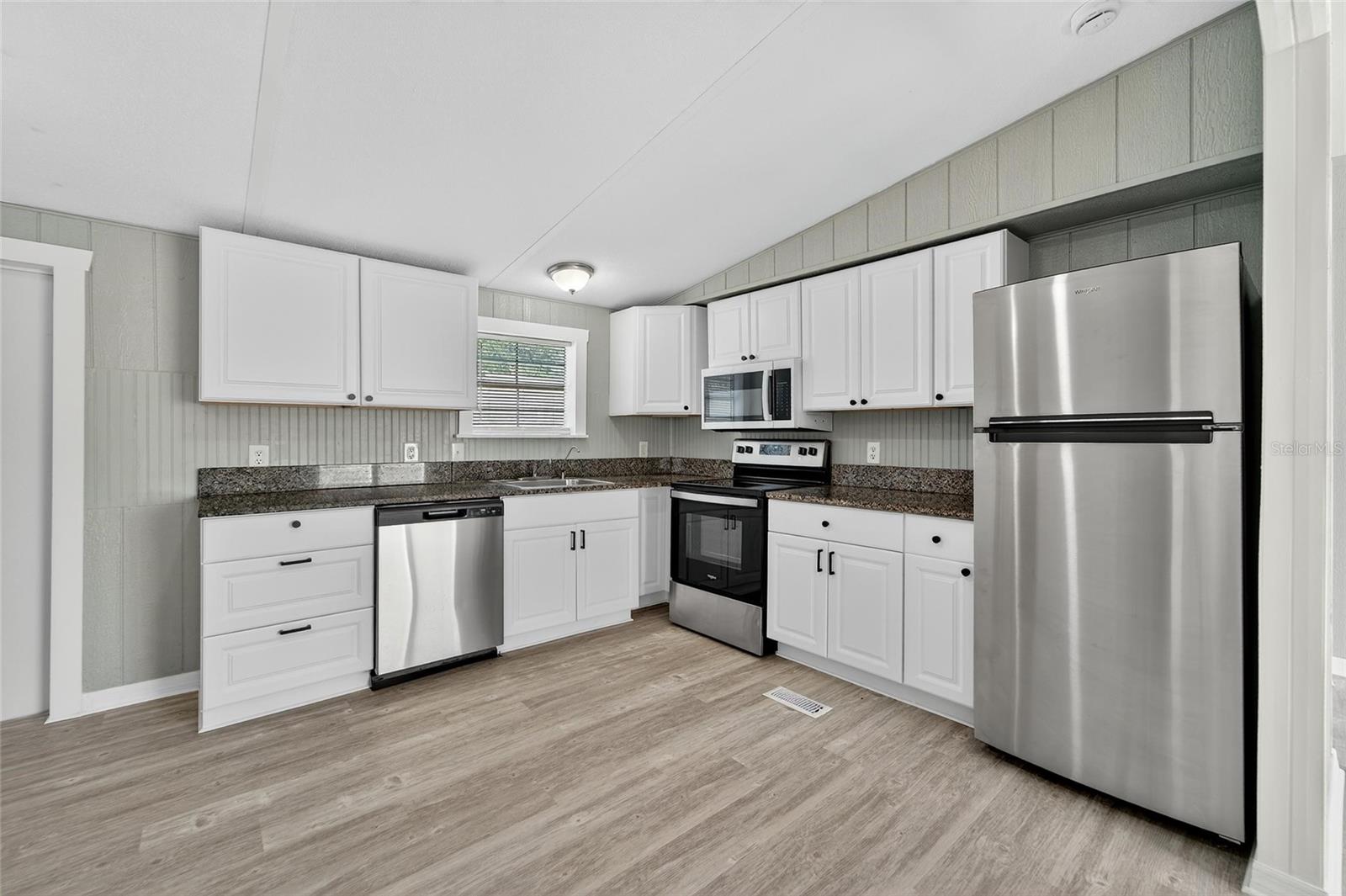 ZEPHYRHILLS COLONY CO - Residential Lease