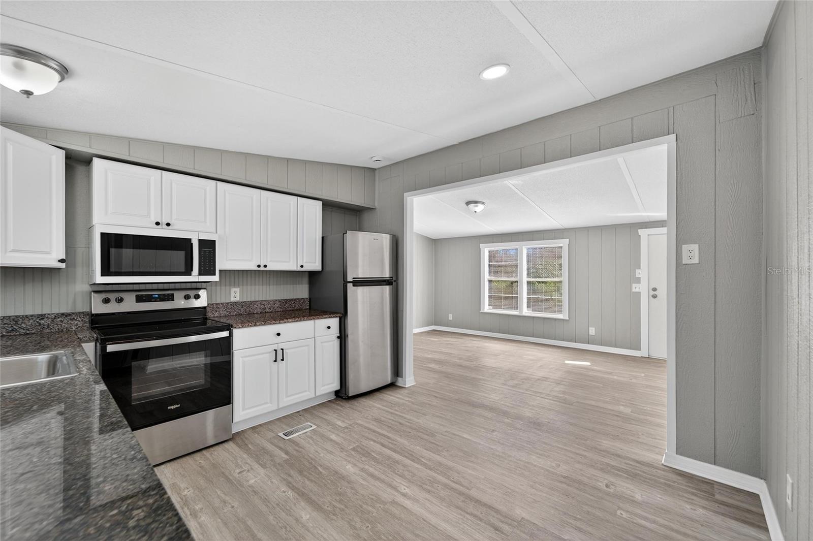 ZEPHYRHILLS COLONY CO - Residential Lease