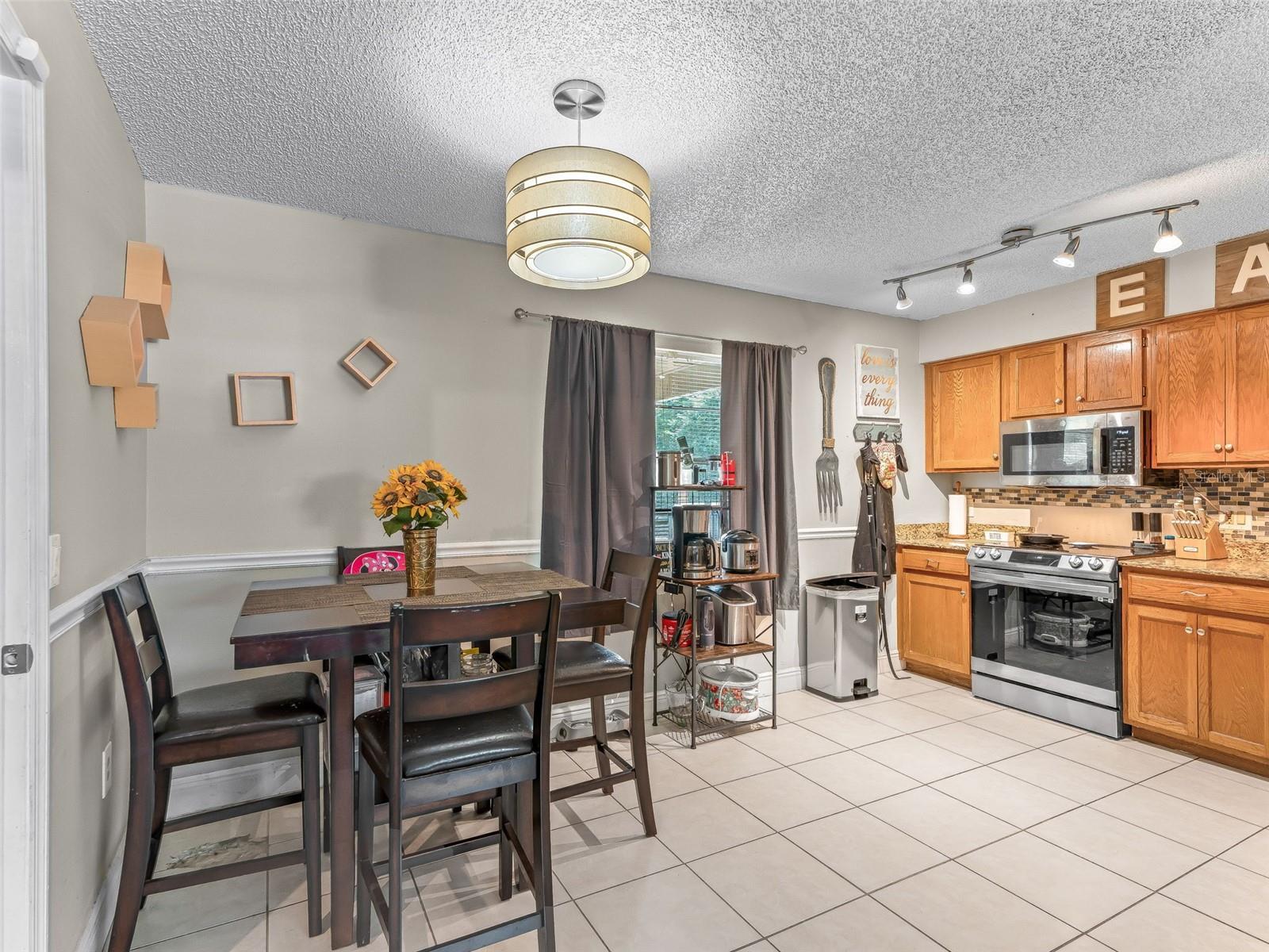 LADY LAKE APRIL HILLS - Residential