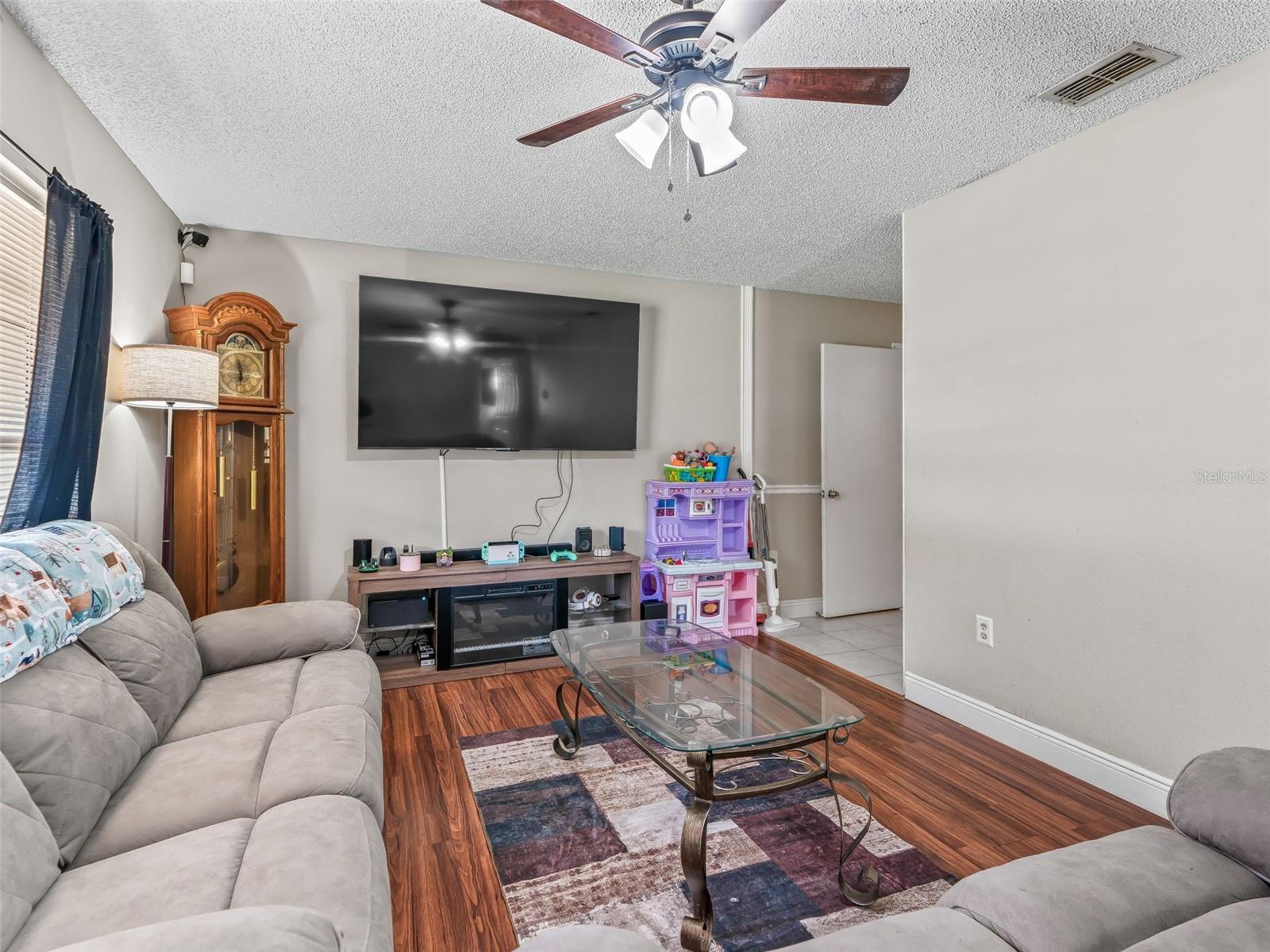 LADY LAKE APRIL HILLS - Residential