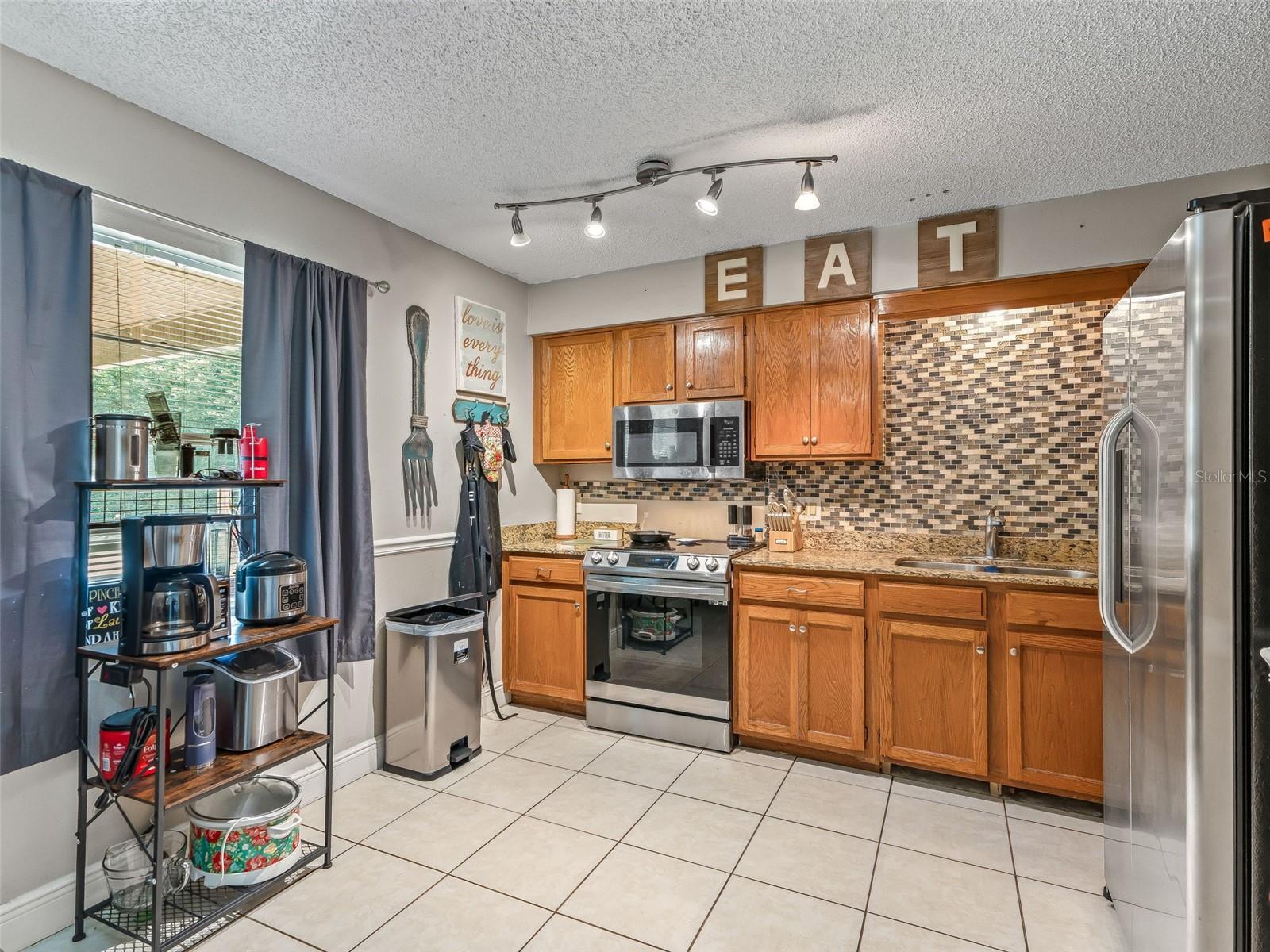 LADY LAKE APRIL HILLS - Residential