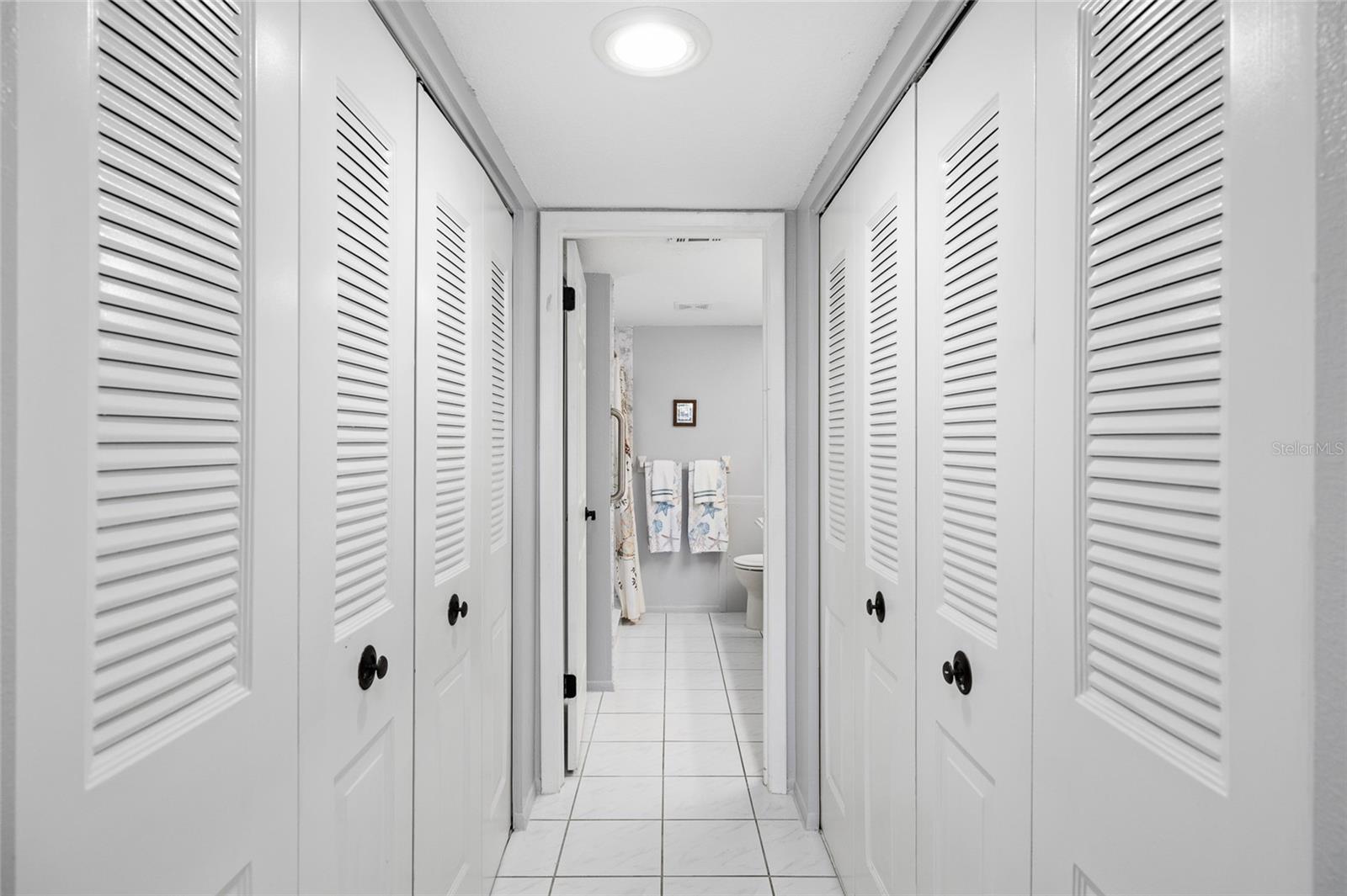 HOLIDAY LAKE VILLAS CONDO - Residential