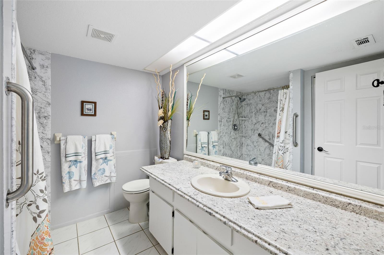 HOLIDAY LAKE VILLAS CONDO - Residential