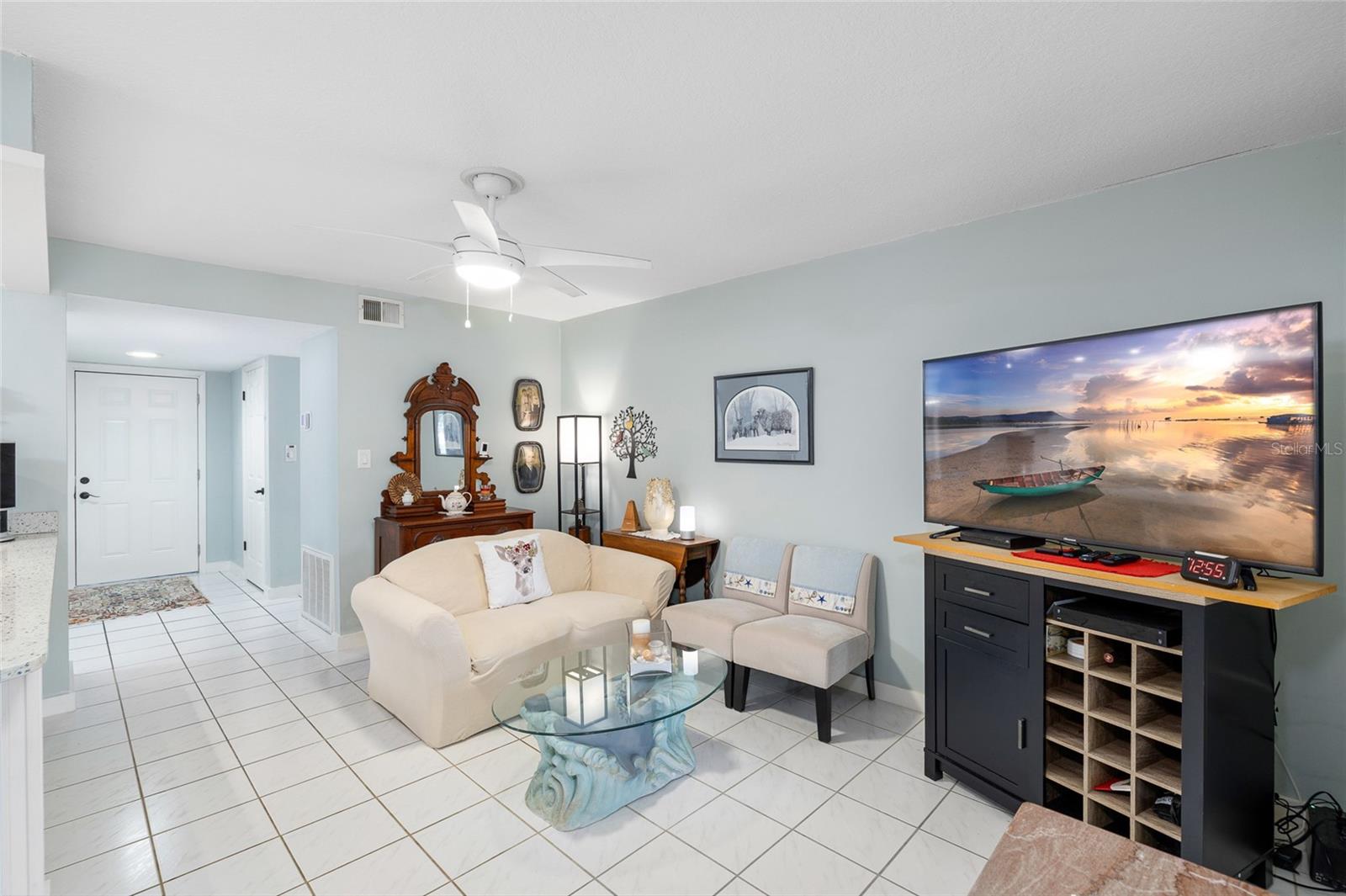 HOLIDAY LAKE VILLAS CONDO - Residential