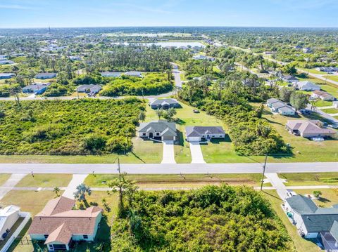 A home in PORT CHARLOTTE