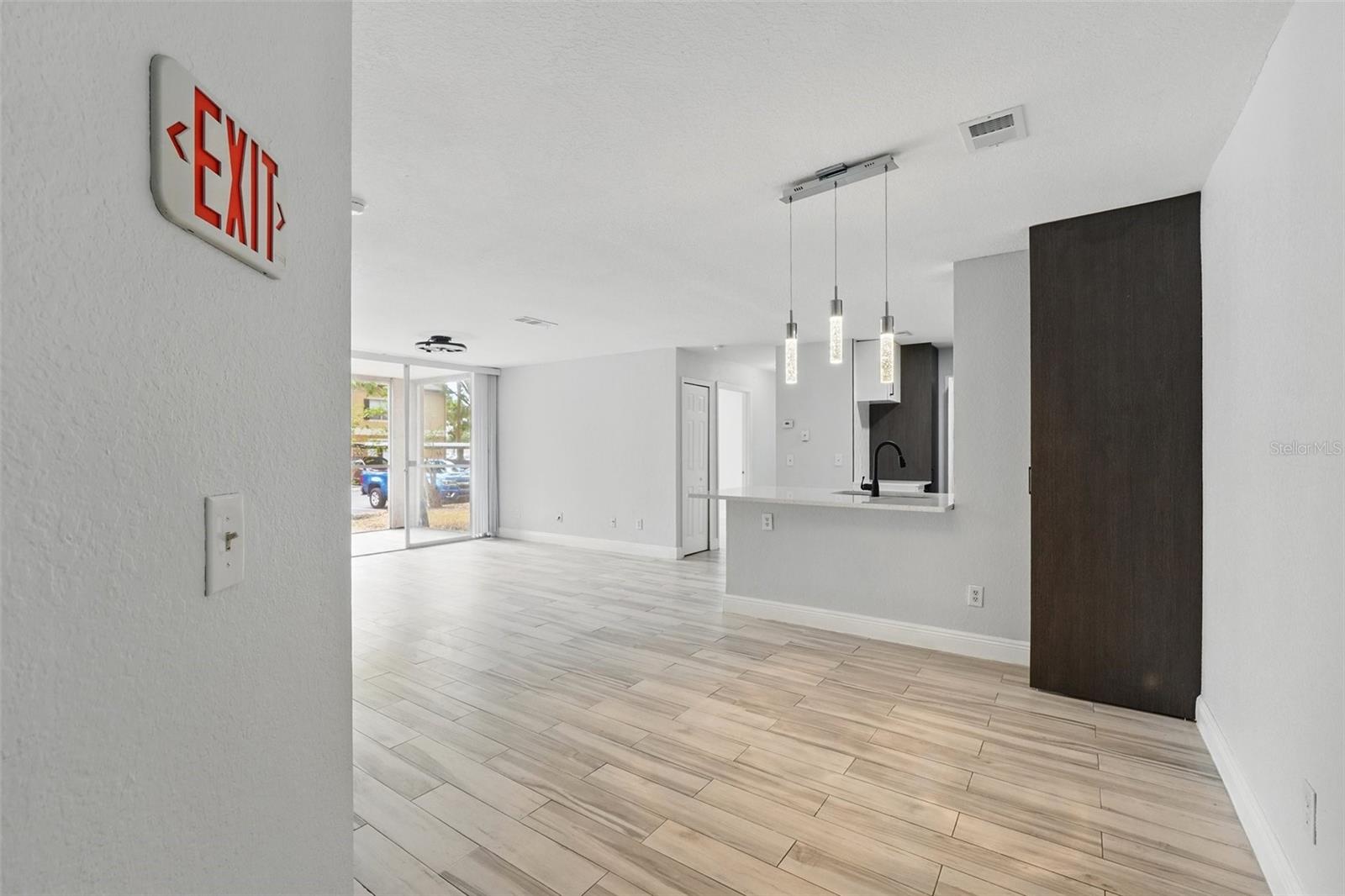 7524 SEURAT STREET 12105