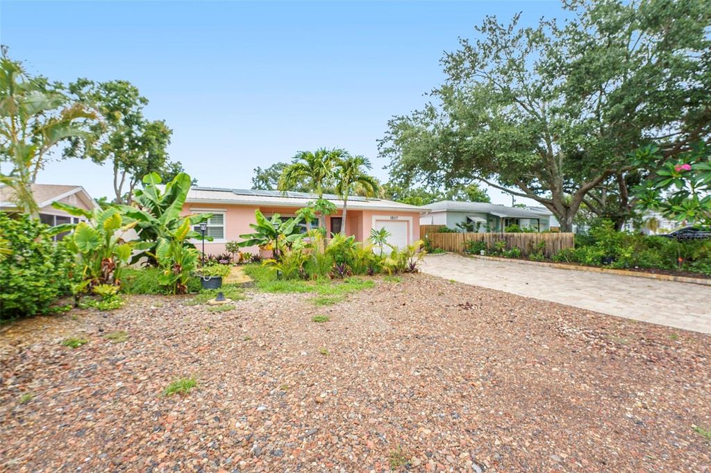 Photo of 1517 60th Street S, Gulfport, FL 33707 (MLS # TB8399765)