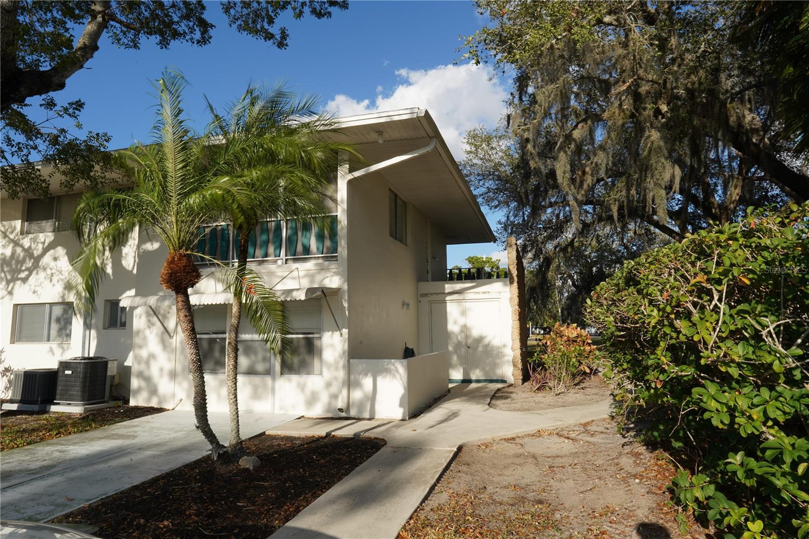 FAIRWAYS CONDO PH 01 - Residential