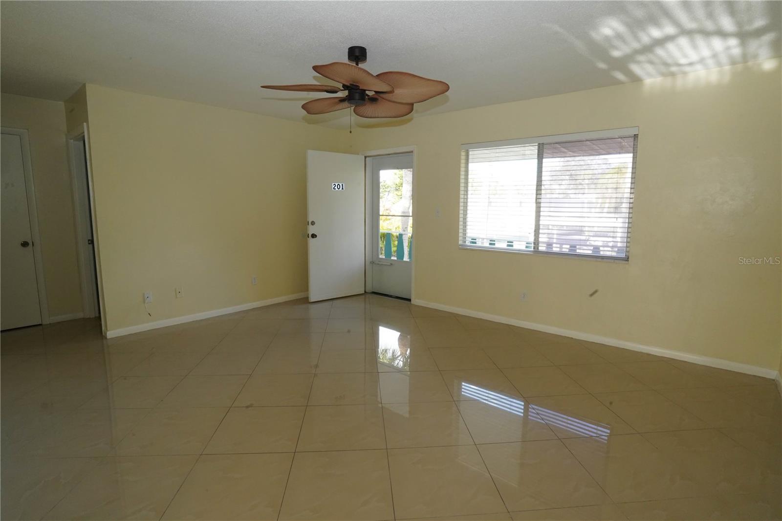 FAIRWAYS CONDO PH 01 - Residential