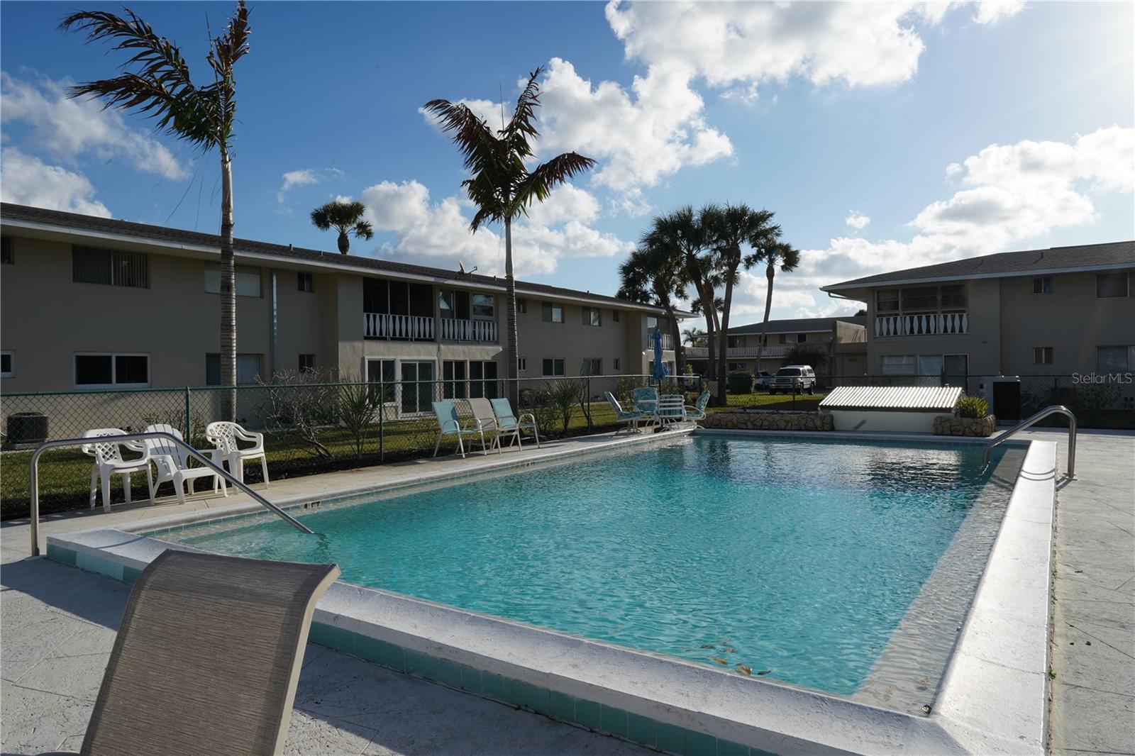 FAIRWAYS CONDO PH 01 - Residential