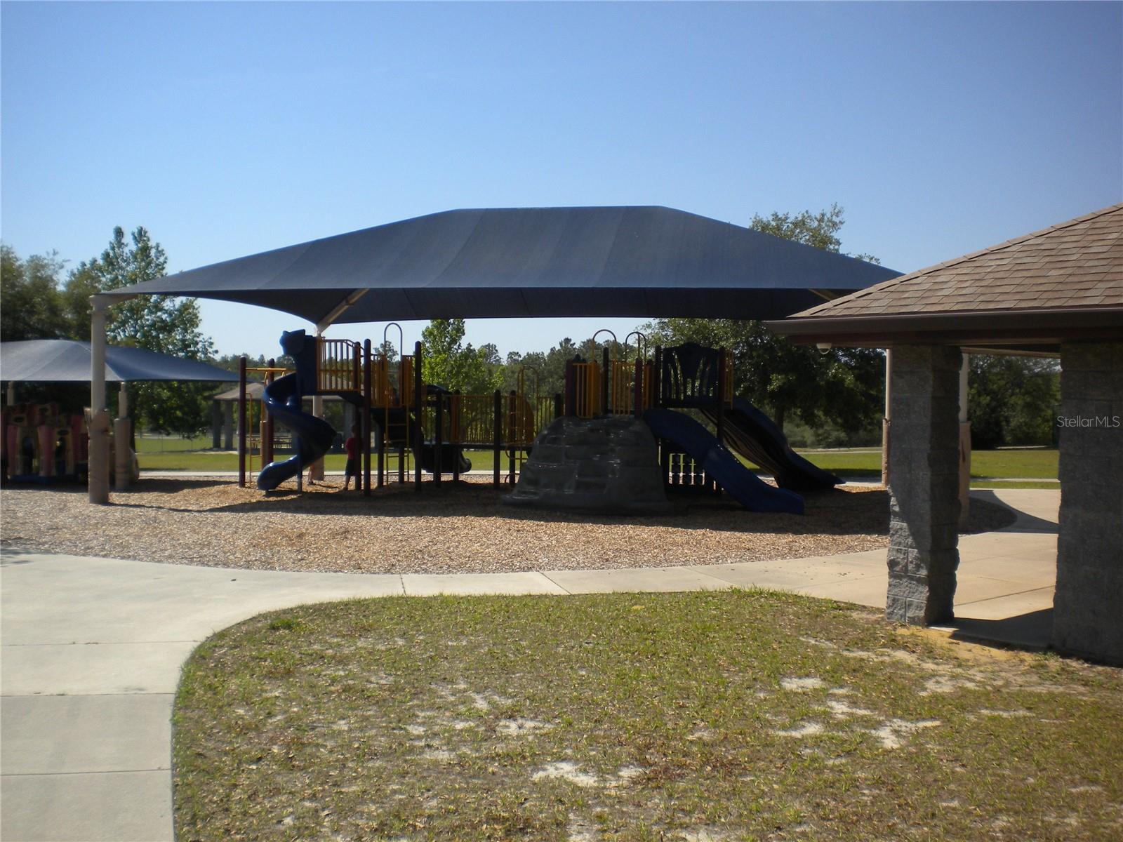 RAINBOW LAKES ESTATE - Land