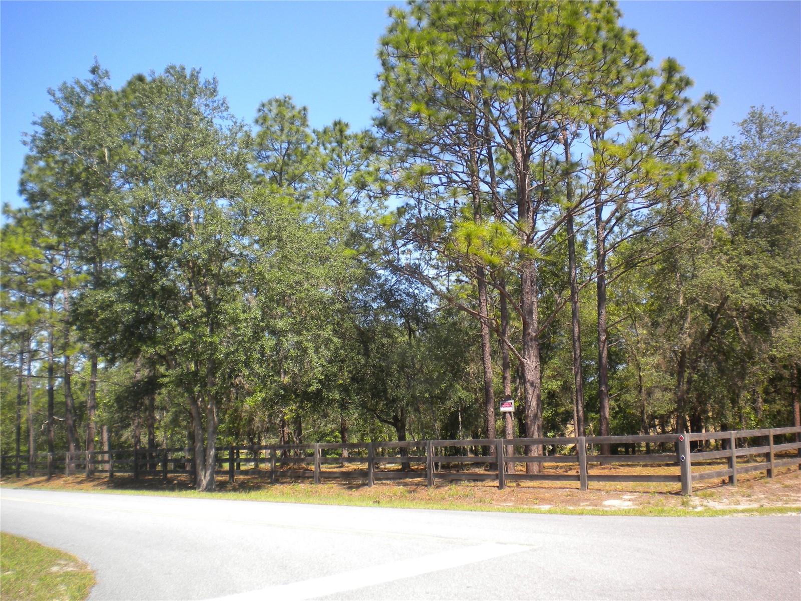 RAINBOW LAKES ESTATE - Land