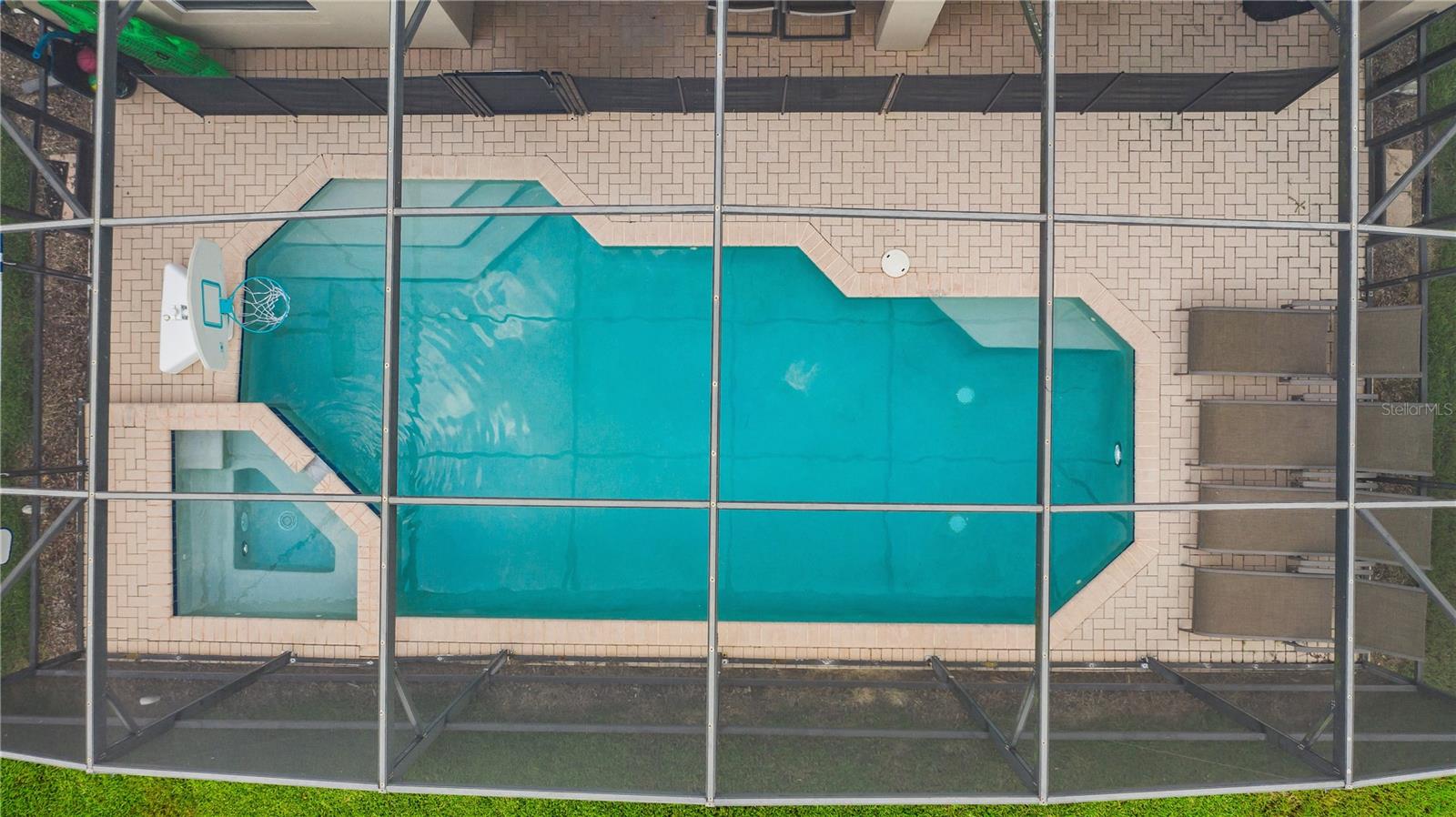 2634 DINVILLE STREET