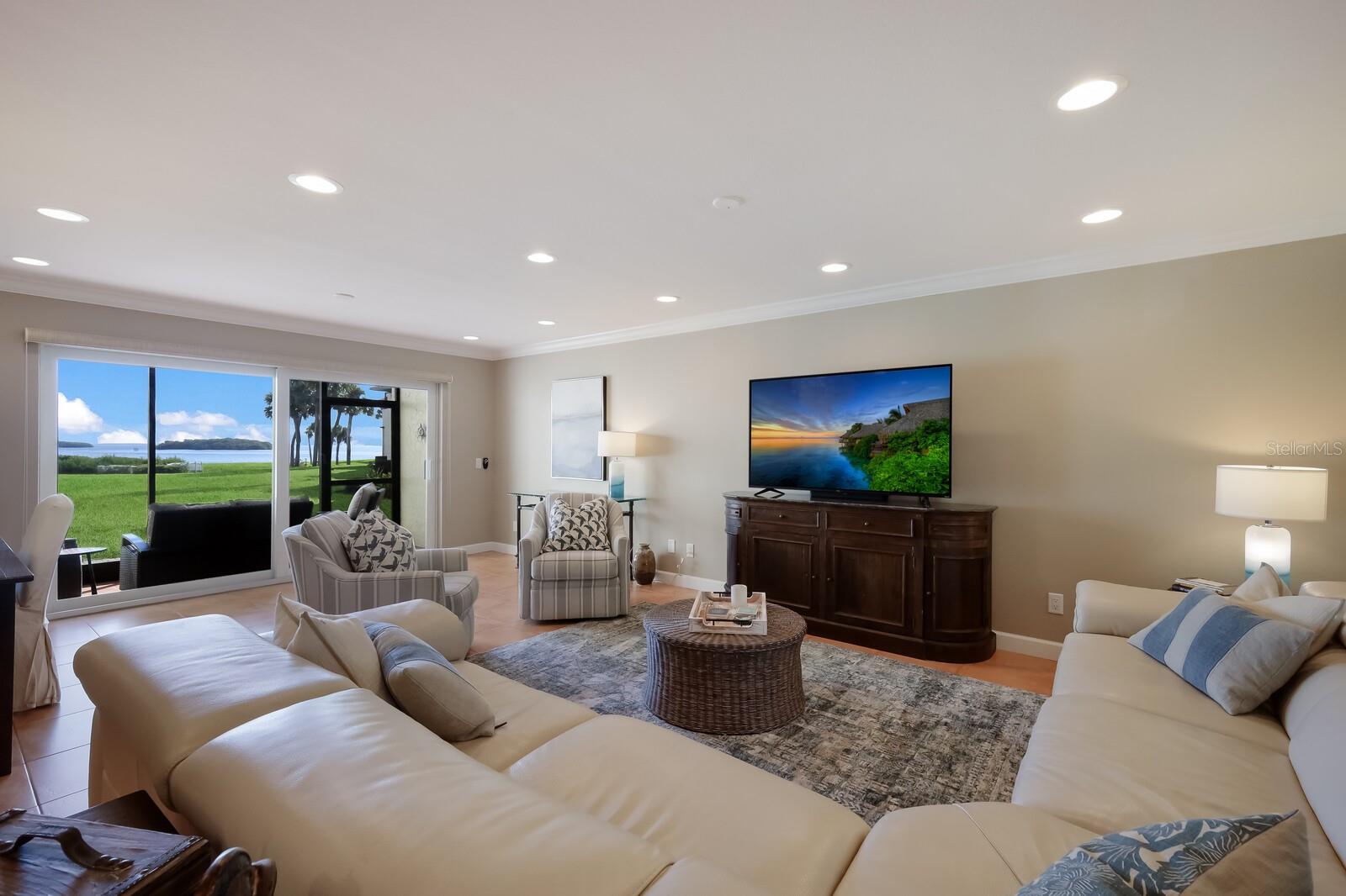 PELICAN HARBOUR & BEACH CLUB - Residential