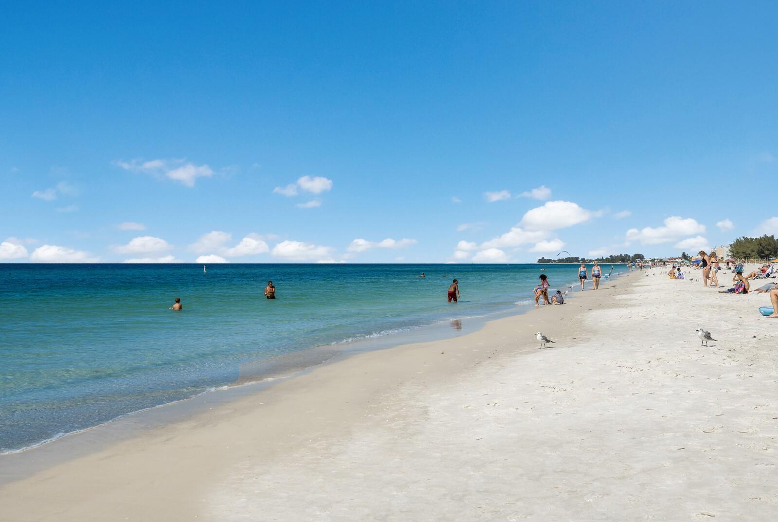 PELICAN HARBOUR & BEACH CLUB - Residential