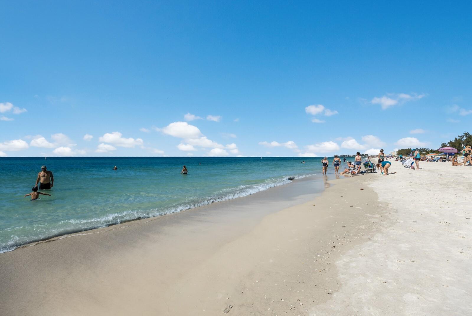 PELICAN HARBOUR & BEACH CLUB - Residential