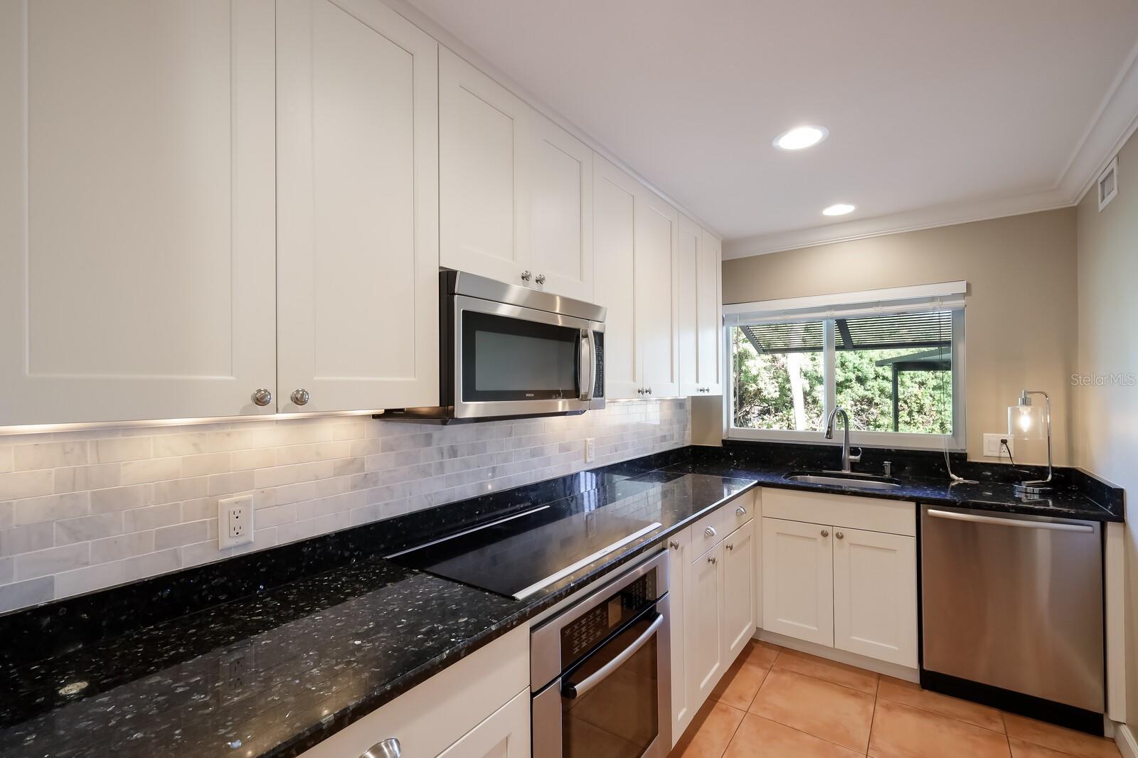 PELICAN HARBOUR & BEACH CLUB - Residential