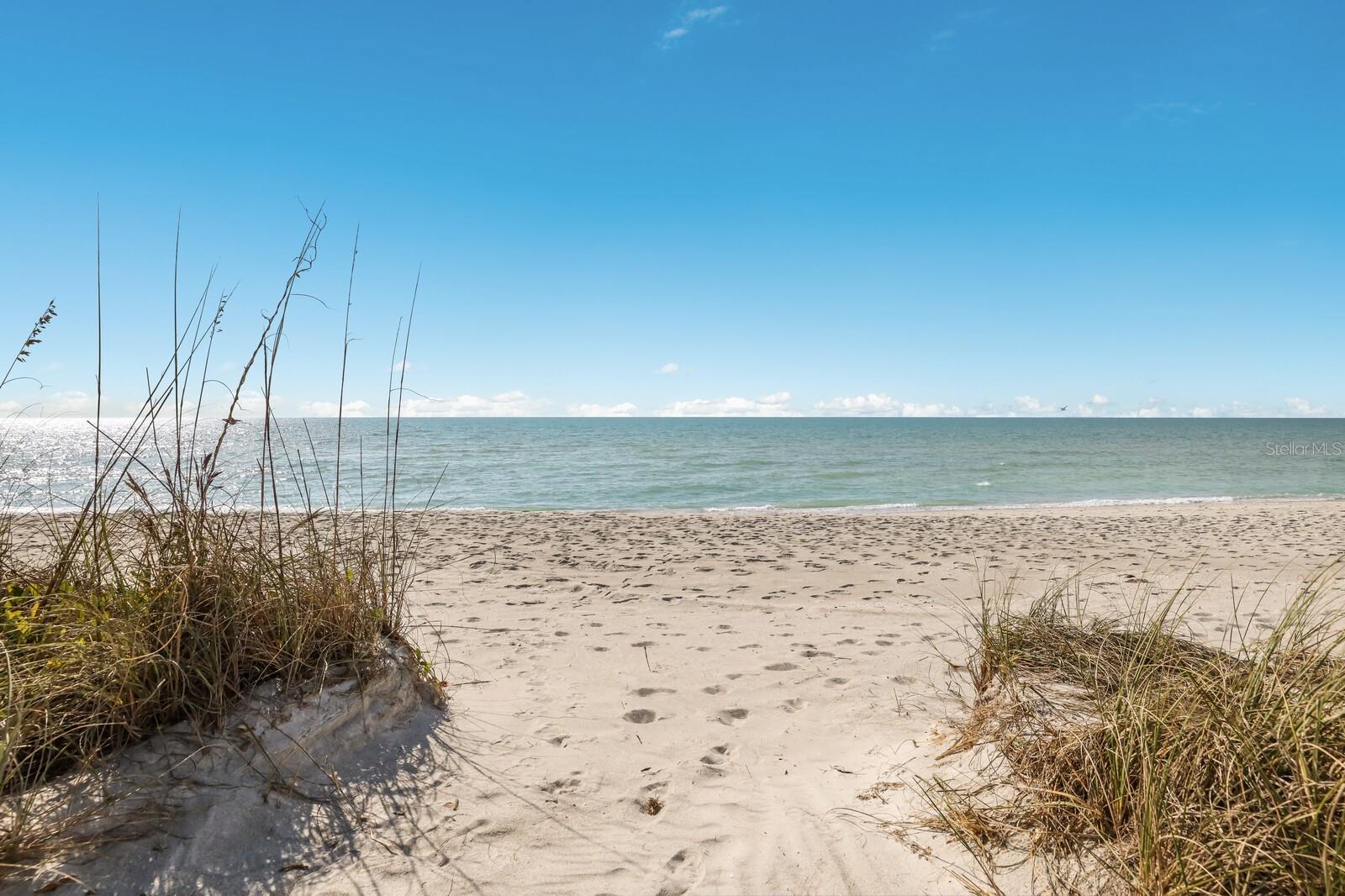 PELICAN HARBOUR & BEACH CLUB - Residential