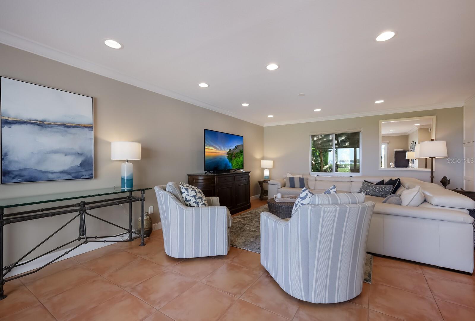 PELICAN HARBOUR & BEACH CLUB - Residential