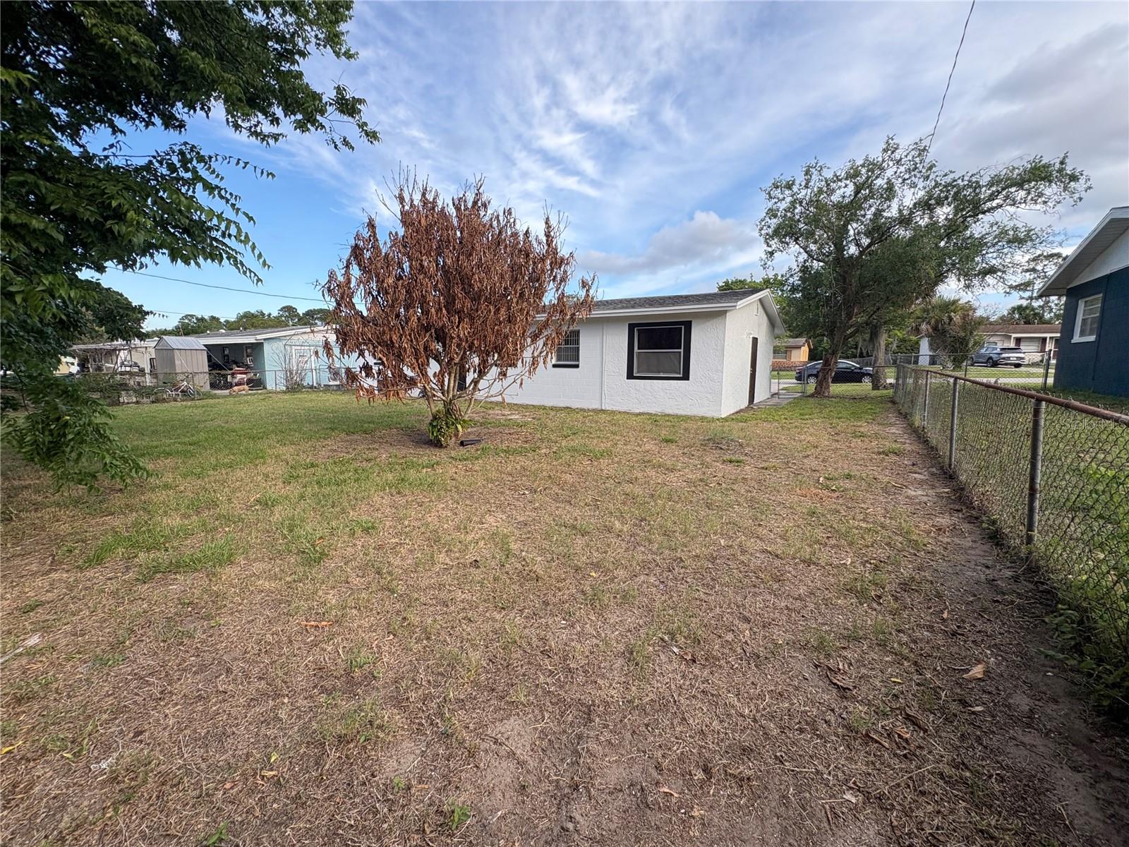 WHISPERING HILLS COUNTRY CLUB ESTATES SEC 05 - Residential