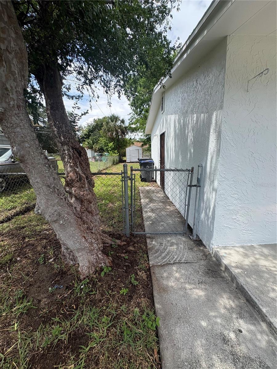 WHISPERING HILLS COUNTRY CLUB ESTATES SEC 05 - Residential