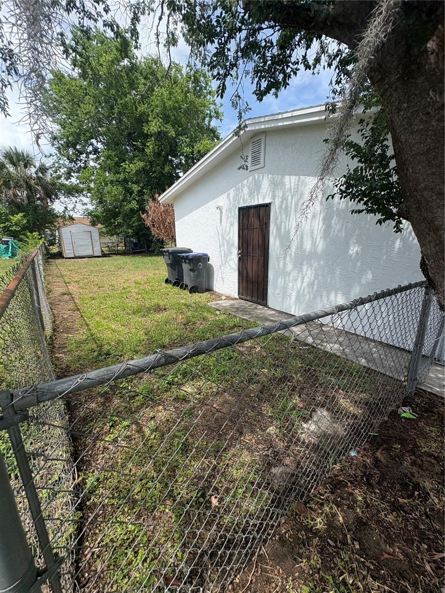 WHISPERING HILLS COUNTRY CLUB ESTATES SEC 05 - Residential