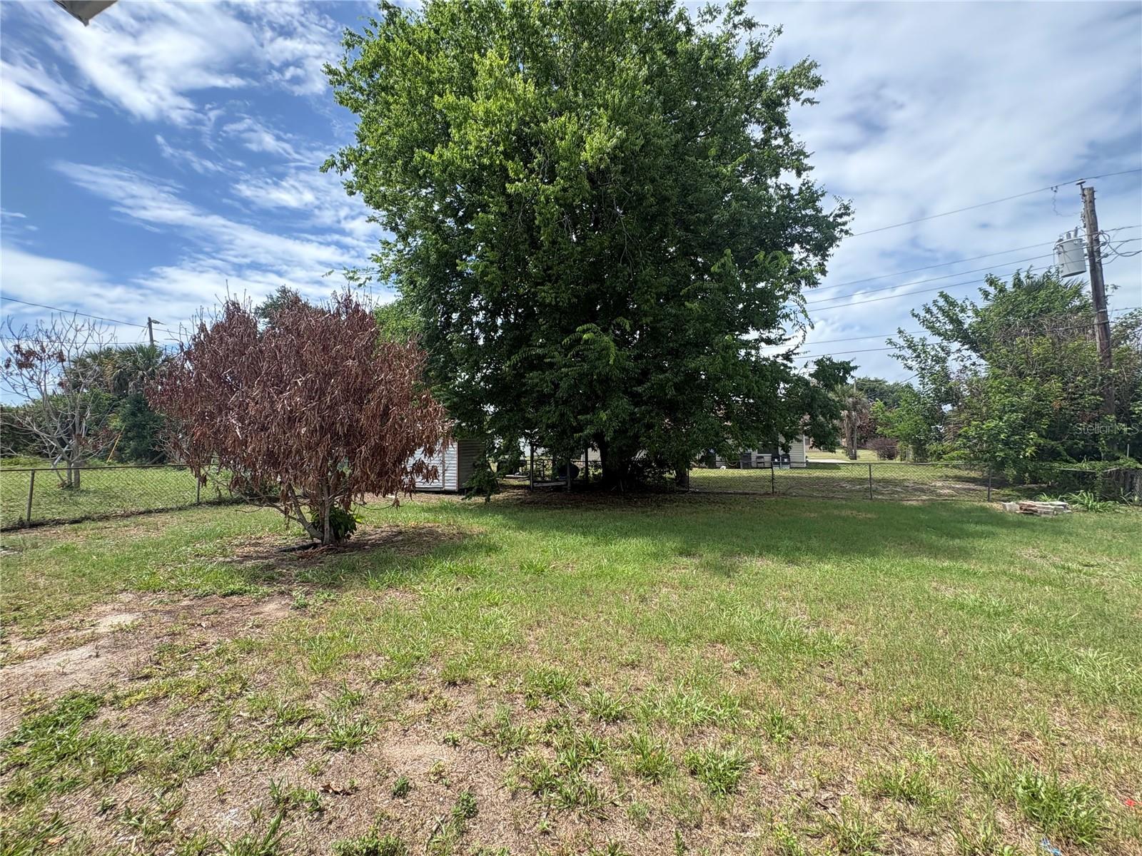 WHISPERING HILLS COUNTRY CLUB ESTATES SEC 05 - Residential