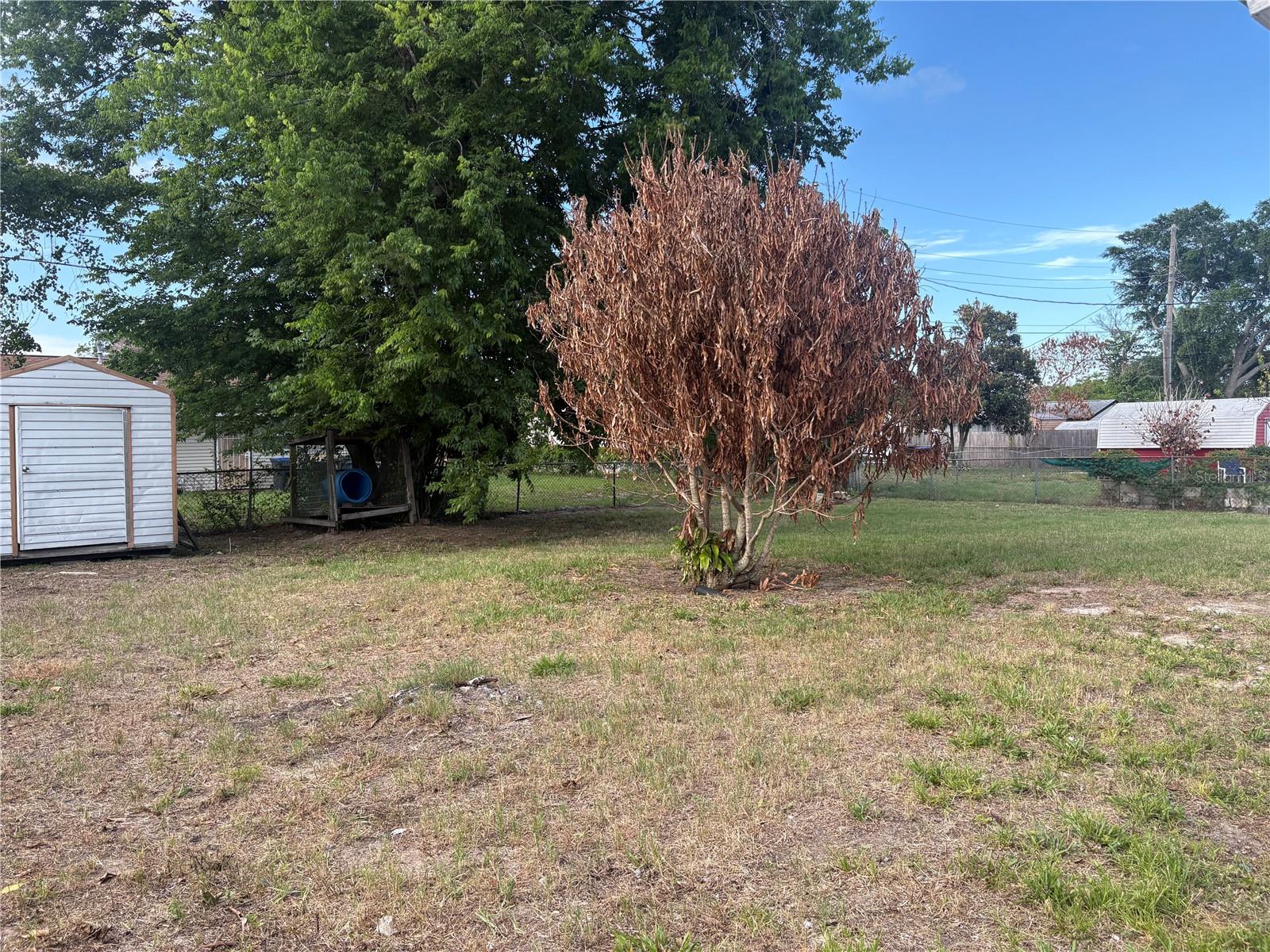 WHISPERING HILLS COUNTRY CLUB ESTATES SEC 05 - Residential