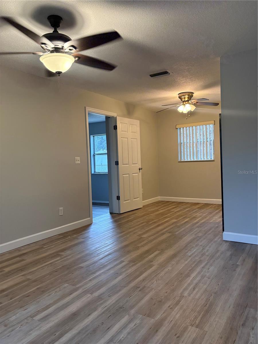 WHISPERING HILLS COUNTRY CLUB ESTATES SEC 05 - Residential