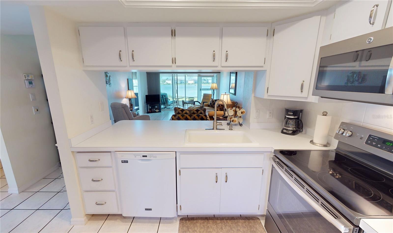 NORTH SHORE/KINGSWAY - Residential