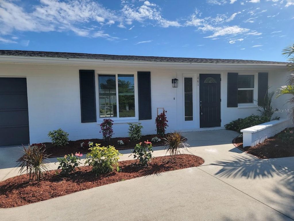 Photo of 401 Sunnyside Drive, Venice, FL 34293 (MLS # A4687517)