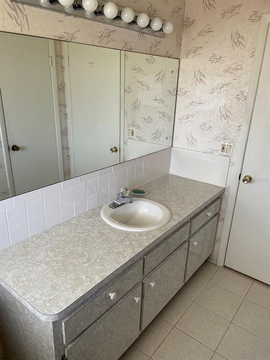 SOUTH VENICE - Residential