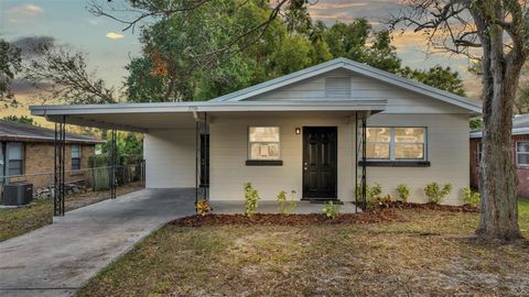 A home in WINTER HAVEN