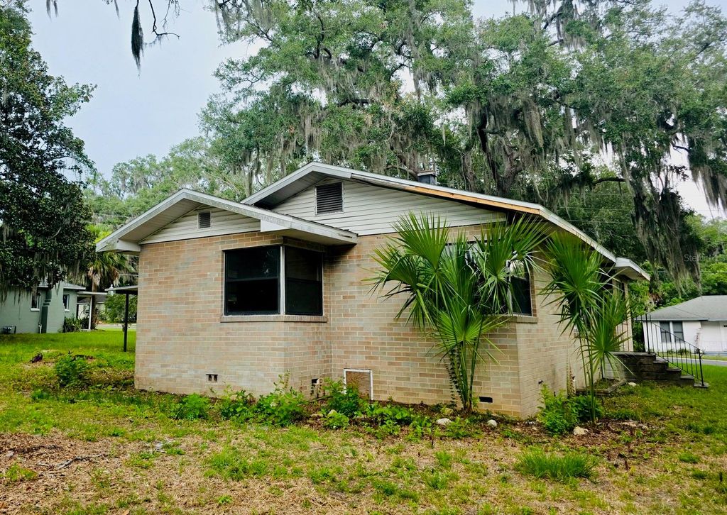 Photo of 501 Lee Street, Leesburg, FL 34748 (MLS # TB8508825)