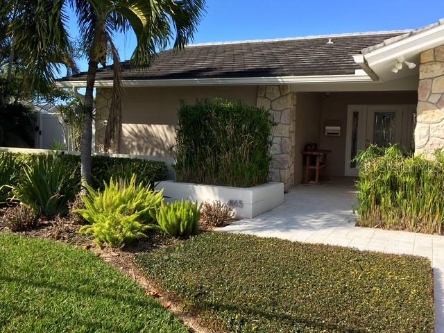 MAXIMO MOORINGS - Residential Lease