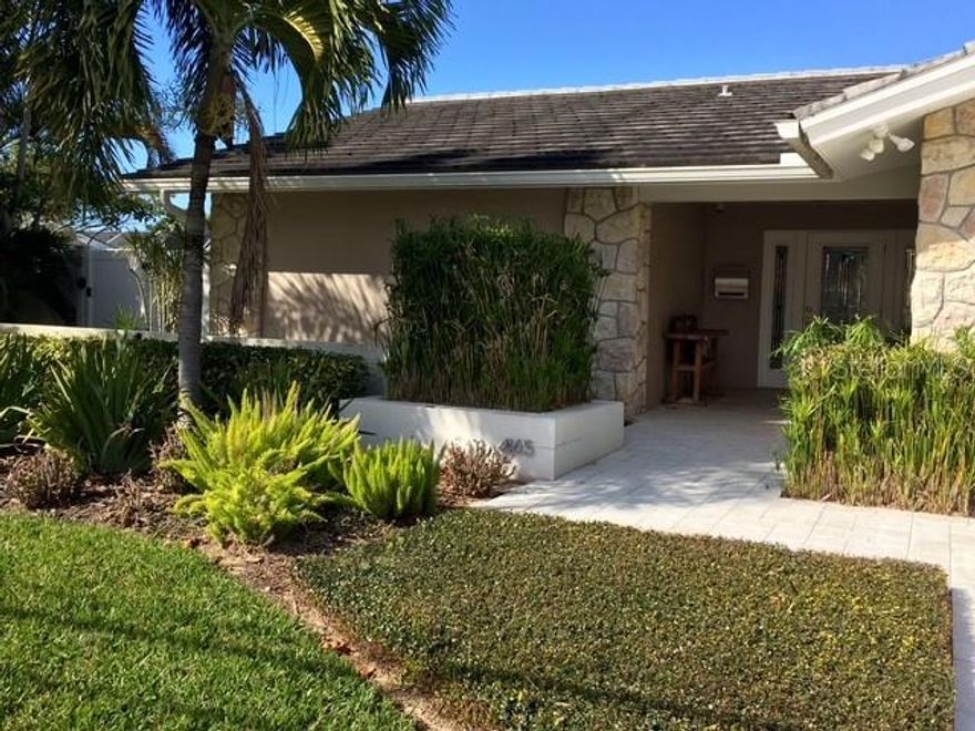 WATERFRONT HOME WITH AMAZING LOCATION!  Located on the wide Maximo Canal this contemporary pool home is 5 minutes from the beaches, restaurants and downtown St Petersburg. Publix, the I-275 ramp and Maximo restaurant/Tiki Bar are all in walking distance.  This home is equip with smart features, high quality furnishings and all you need for an extended stay.